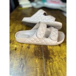 Madden girl sz 8 women Briaa Quilted footbed sandals 0876